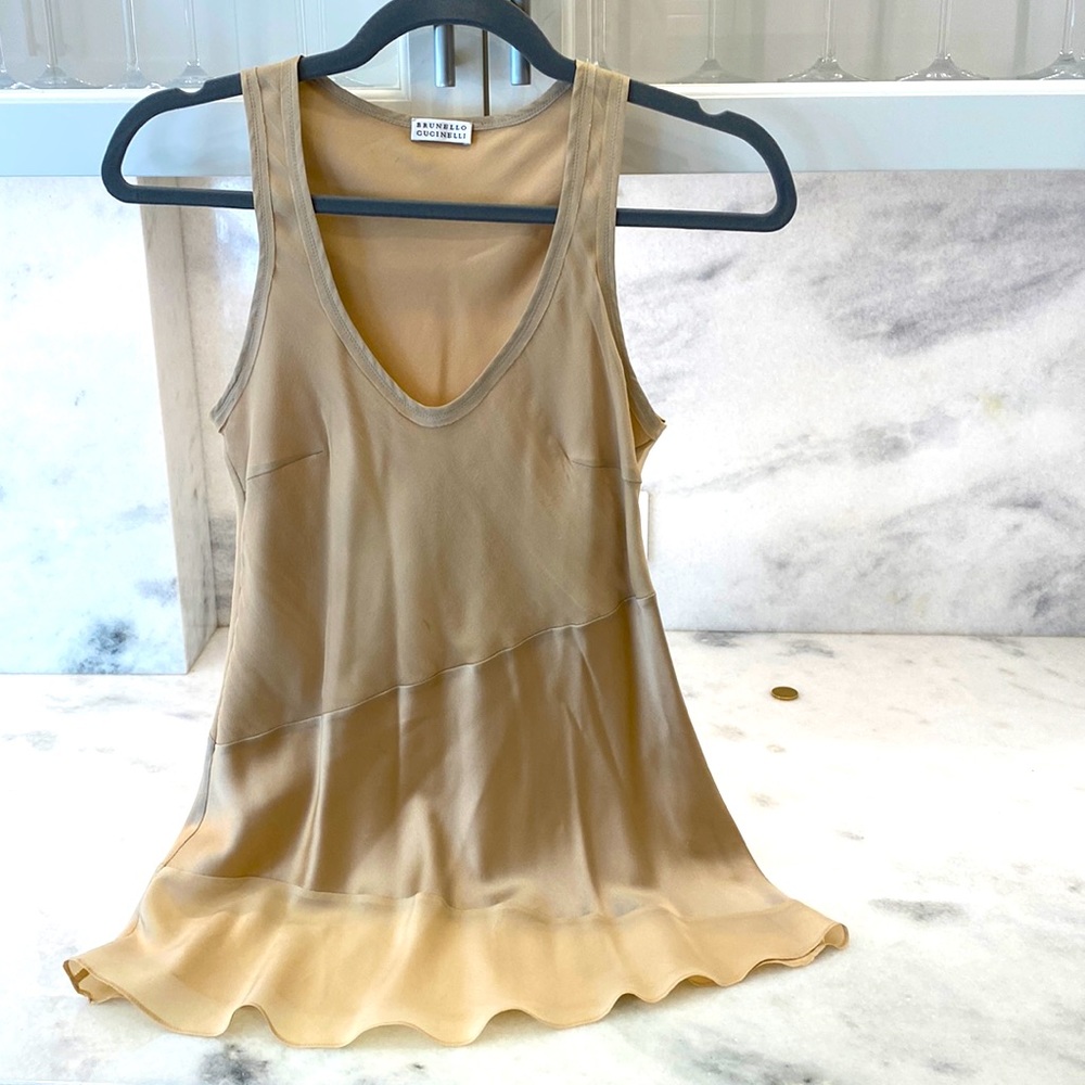 Brunello Cucinelli beige silk tank top. Matt and shiny silk.